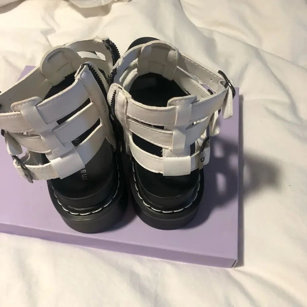 Madden Girl White Fisherman Sandals - Picture 5 of 7